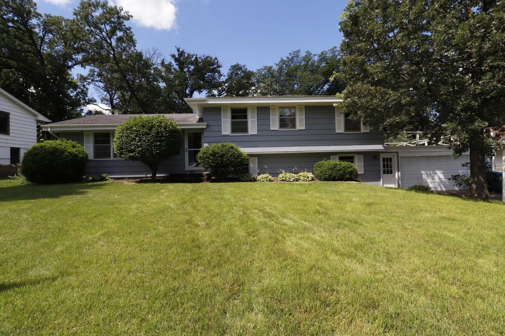5043 Overlook Circle, Bloomington, MN 55437