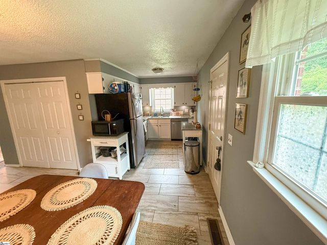 241 Sunnyglen Drive, Greer, SC 29651