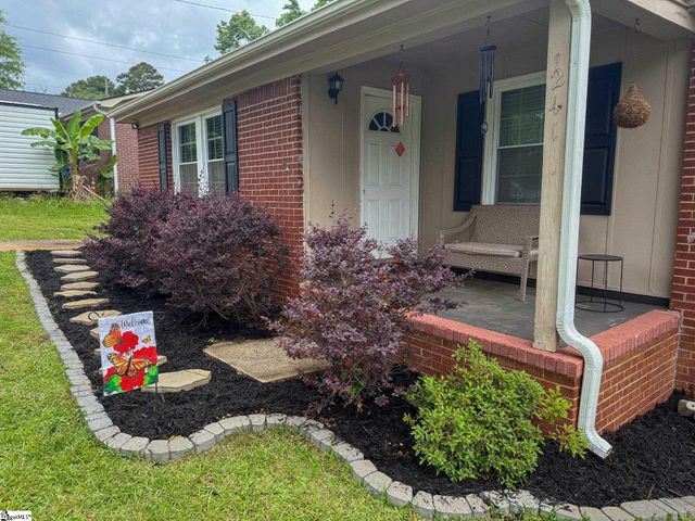 241 Sunnyglen Drive, Greer, SC 29651