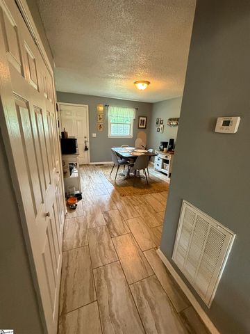 241 Sunnyglen Drive, Greer, SC 29651