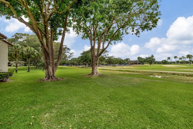 5869 Parkwalk Drive, Boynton Beach, FL 33472