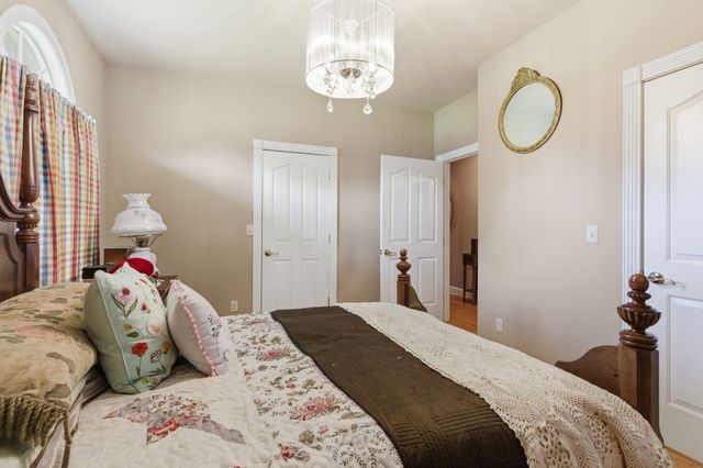 238 Zieglers Fort Rd, Gallatin, TN 37066