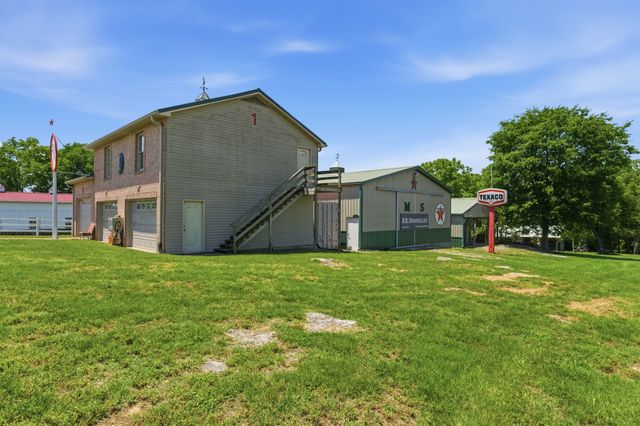 238 Zieglers Fort Rd, Gallatin, TN 37066