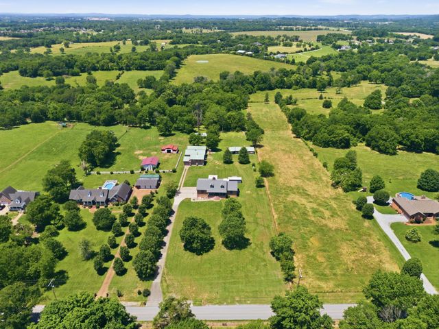 238 Zieglers Fort Rd, Gallatin, TN 37066