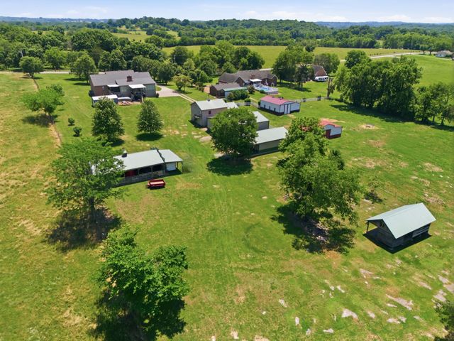 238 Zieglers Fort Rd, Gallatin, TN 37066
