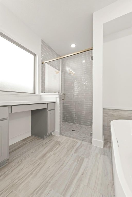 Image 10 of property listing at 26614 Astrid Heights Road, Richmond, TX 77406