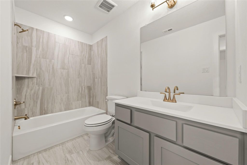 Image 15 of property listing at 26614 Astrid Heights Road, Richmond, TX 77406