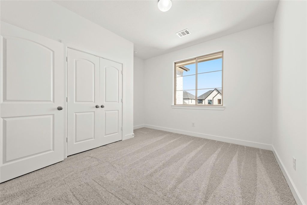 Image 16 of property listing at 26614 Astrid Heights Road, Richmond, TX 77406