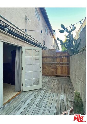 1145 Larrabee Street 3, West Hollywood, CA 90069