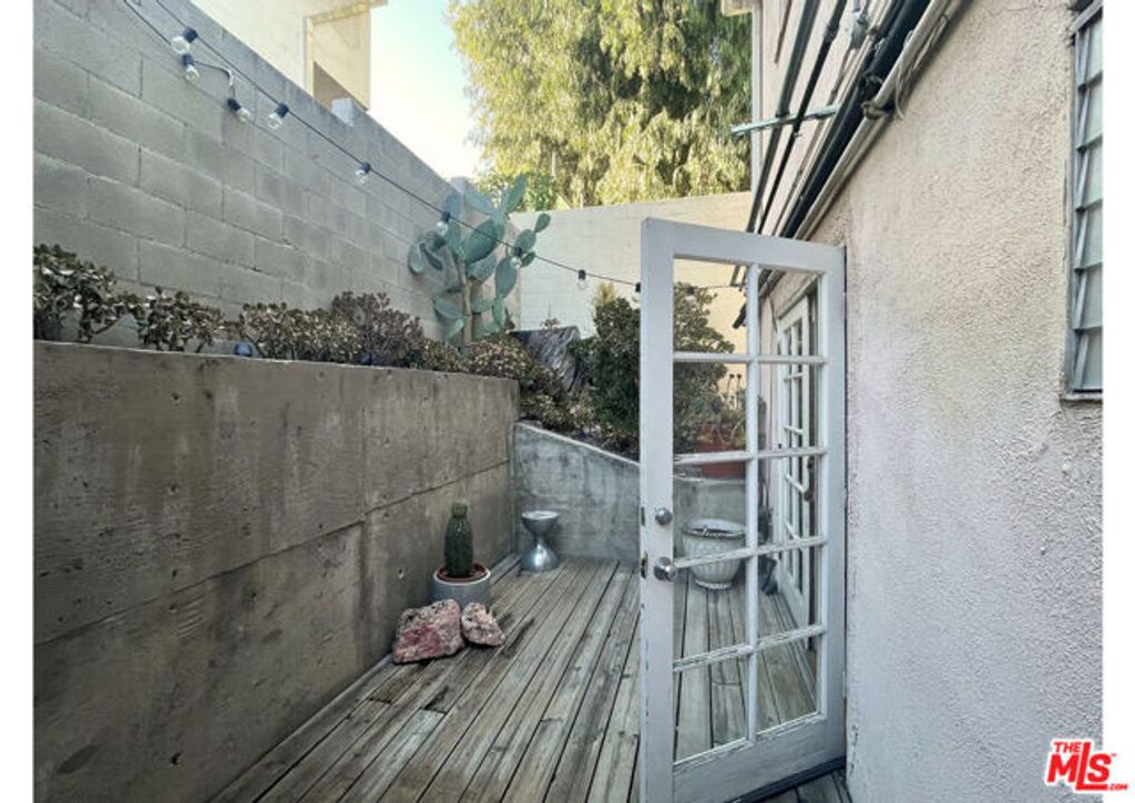 1145 Larrabee Street 3, West Hollywood, CA 90069