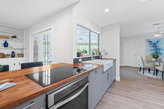 13205 Onion Creek DR, Manchaca, TX 78652