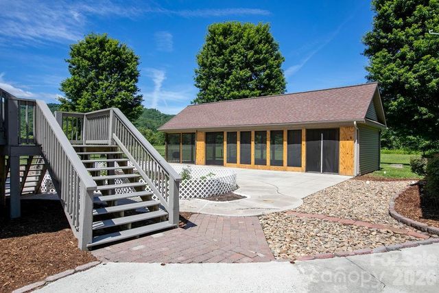 19 Helping Hands Way, Pisgah Forest, NC 28768