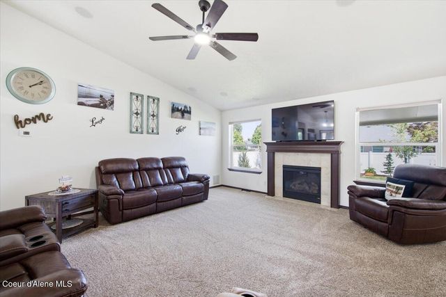 7464 N Barbie St, Coeur D'alene, ID 83815