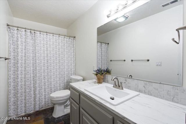 7464 N Barbie St, Coeur D'alene, ID 83815