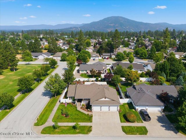 7464 N Barbie St, Coeur D'alene, ID 83815
