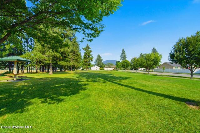 7464 N Barbie St, Coeur D'alene, ID 83815