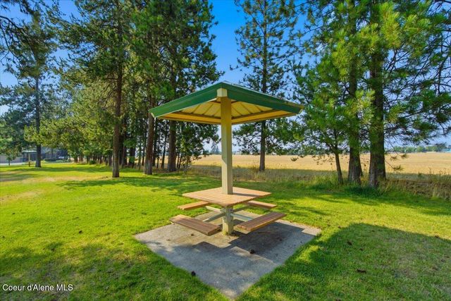 7464 N Barbie St, Coeur D'alene, ID 83815