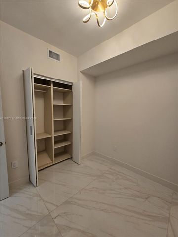 700 NE 24 ST 3104, Miami, FL 33137