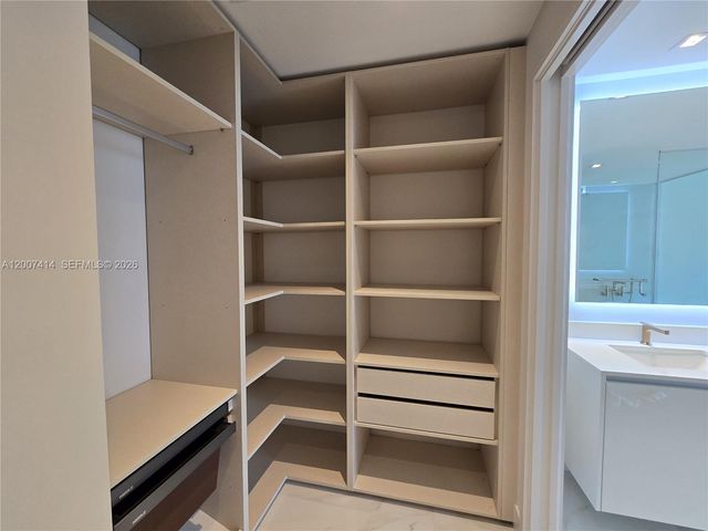 700 NE 24 ST 3104, Miami, FL 33137