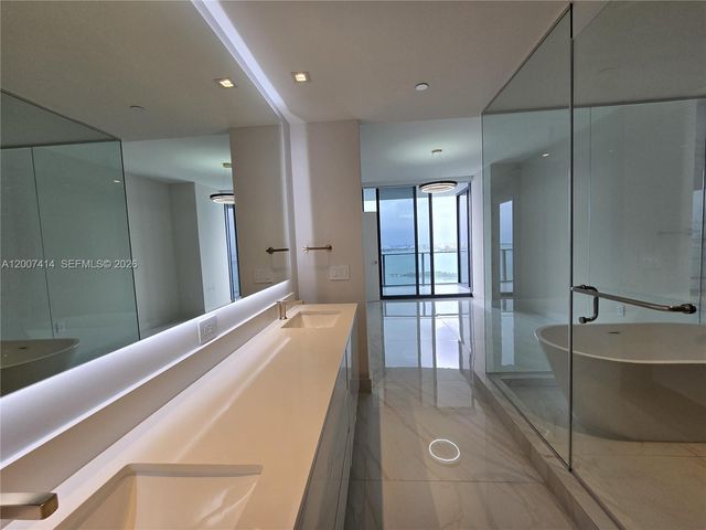 700 NE 24 ST 3104, Miami, FL 33137