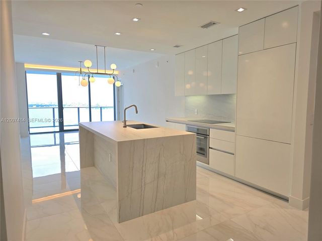 700 NE 24 ST 3104, Miami, FL 33137