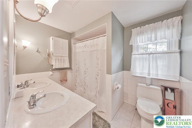 5 York Place, Easton, PA 18045