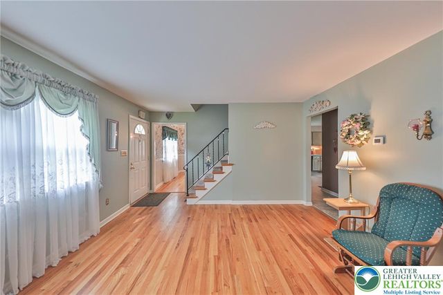5 York Place, Easton, PA 18045