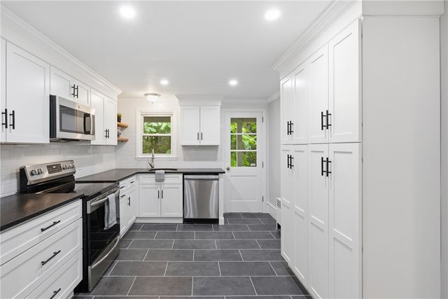 3 Wabasso Terrace, Middletown, RI 02842