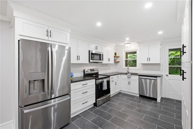 3 Wabasso Terrace, Middletown, RI 02842
