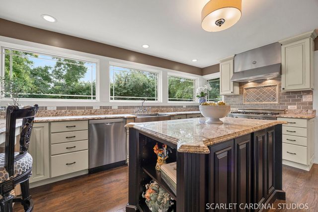 2S037 Country Club Lane, Wheaton, IL 60189