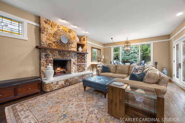 2S037 Country Club Lane, Wheaton, IL 60189