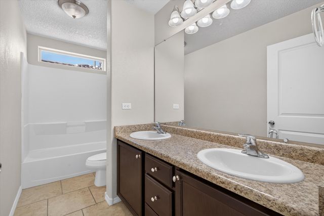 2825 Bayas Road SE, Rio Rancho, NM 87124