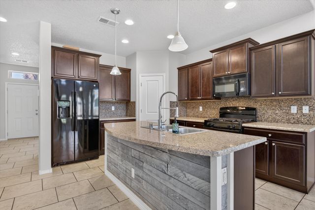 2825 Bayas Road SE, Rio Rancho, NM 87124