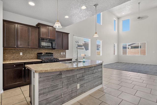 2825 Bayas Road SE, Rio Rancho, NM 87124