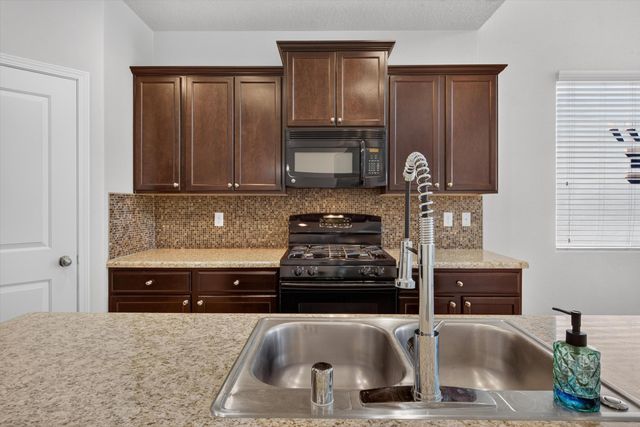 2825 Bayas Road SE, Rio Rancho, NM 87124