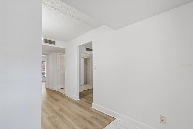 8460 13TH STREET N B, St Petersburg, FL 33702