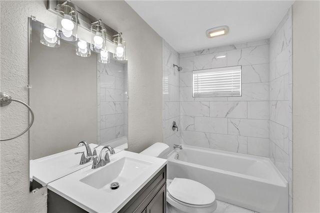 1023 S B Street, Rogers, AR 72756