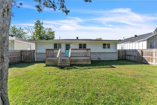 1023 S B Street, Rogers, AR 72756