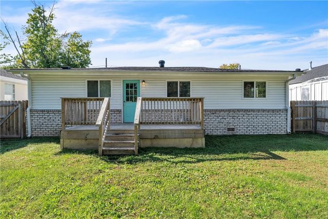 1023 S B Street, Rogers, AR 72756