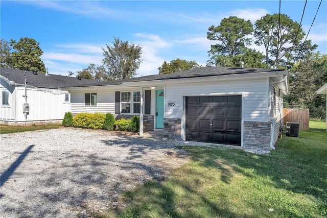 1023 S B Street, Rogers, AR 72756