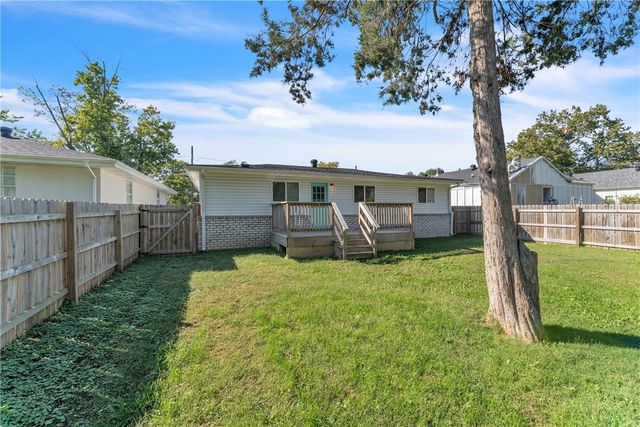 1023 S B Street, Rogers, AR 72756