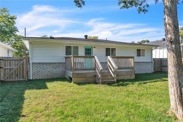 1023 S B Street, Rogers, AR 72756