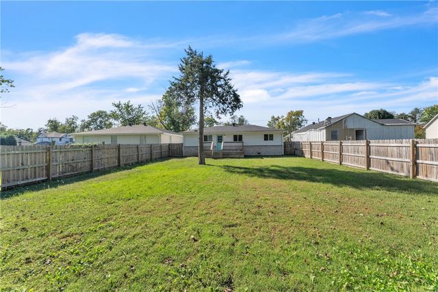 1023 S B Street, Rogers, AR 72756