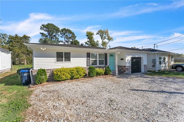 1023 S B Street, Rogers, AR 72756