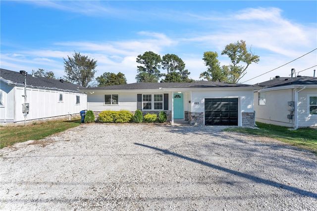 1023 S B Street, Rogers, AR 72756