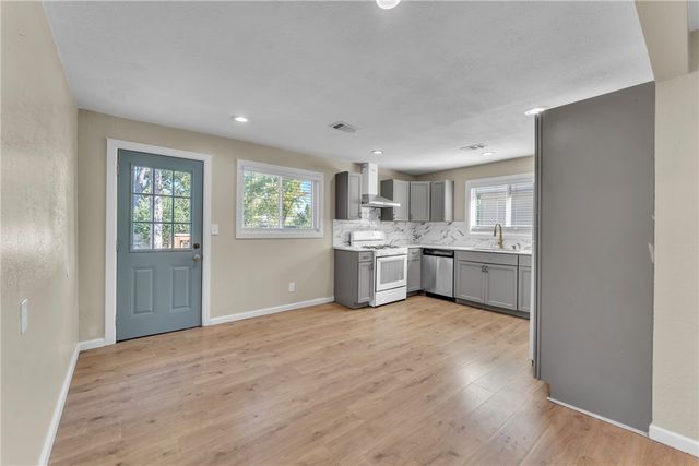 1023 S B Street, Rogers, AR 72756