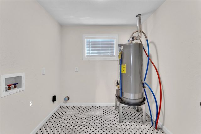 1023 S B Street, Rogers, AR 72756