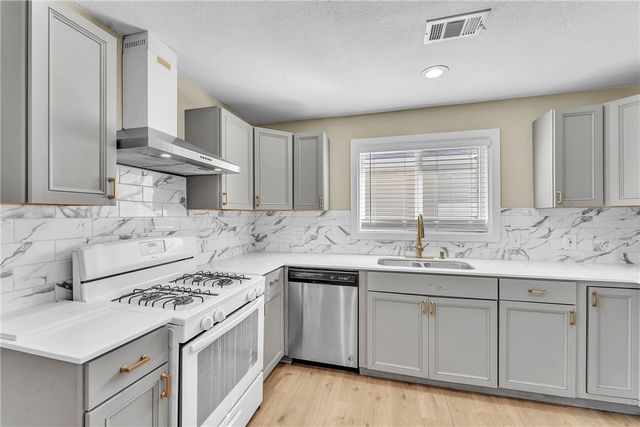 1023 S B Street, Rogers, AR 72756