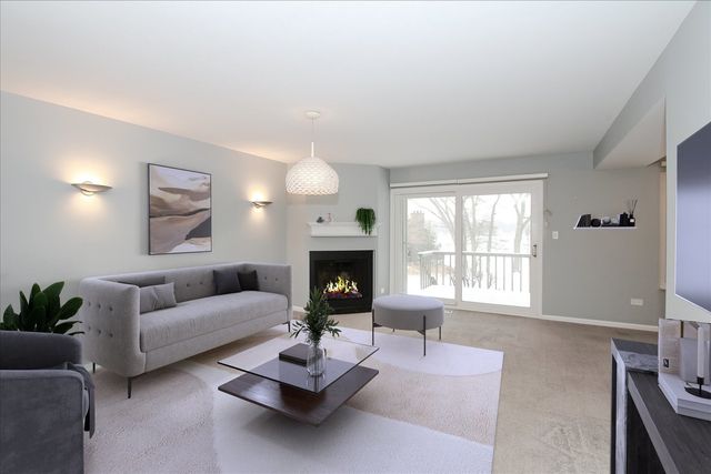 299 MALLARD POINT Point D, Lake Barrington, IL 60010