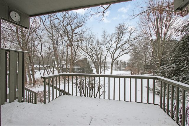 299 MALLARD POINT Point D, Lake Barrington, IL 60010